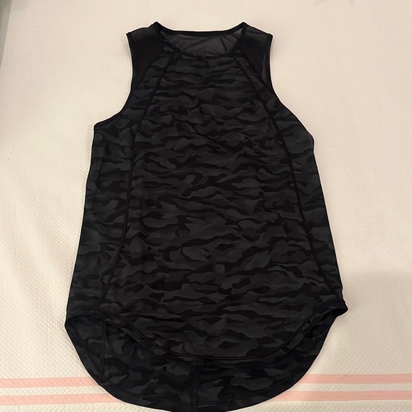 lululemon athletica Tops - Lululemon black camo sculpt tank, size 6, never worn